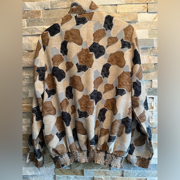 HER vintage blouse or jacket. Small removable shoulder pads. Probably polyester. - Picture 5 of 7